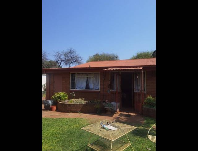 5 BEDROOM HOUSE FOR SALE IN MOKOPANE CENTRAL
